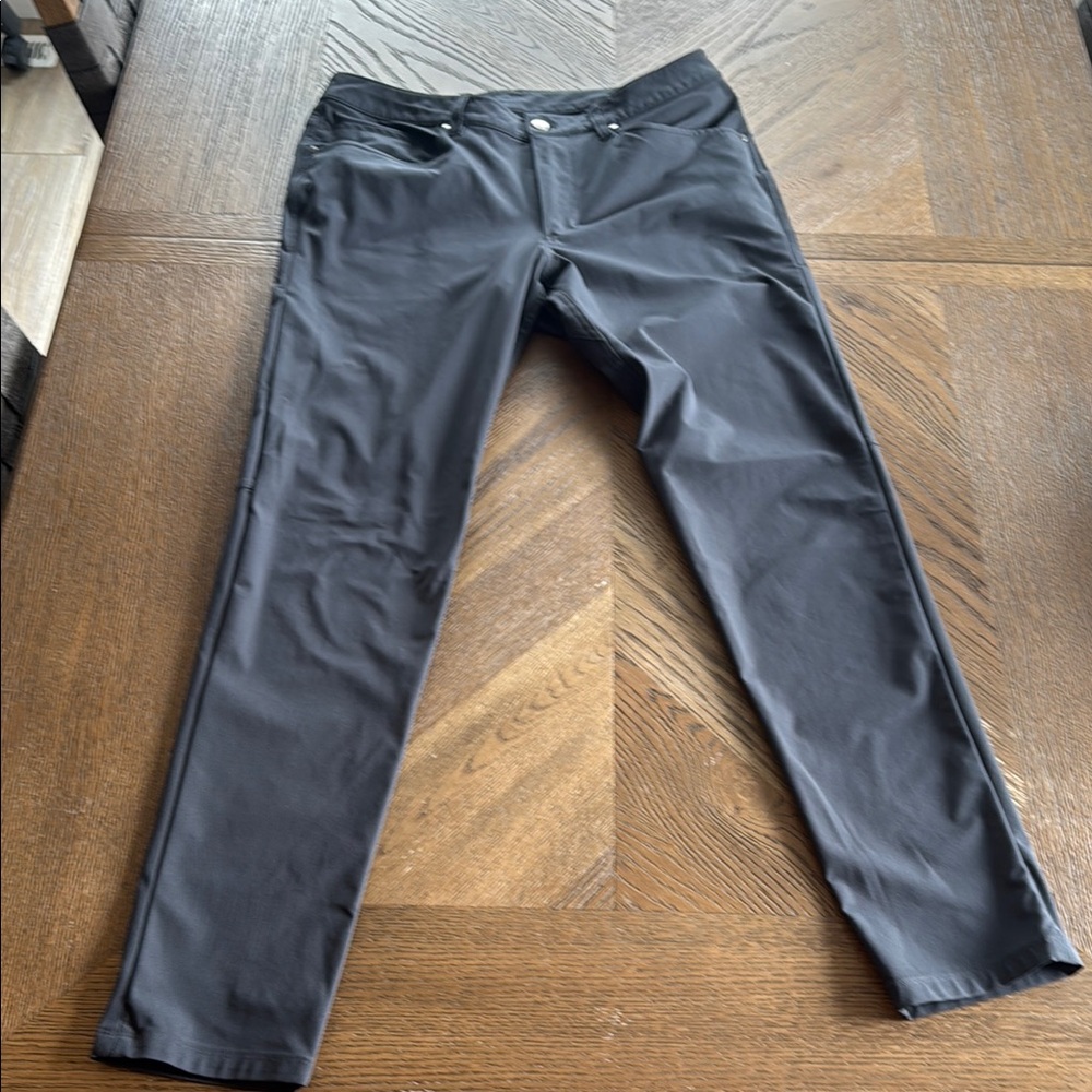 Lululemom ABC pants slim fit 33x34